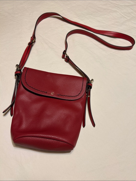 Liz Claiborne Handbags - Liz Claiborne Red Pebbled Leather Crossbody Bag